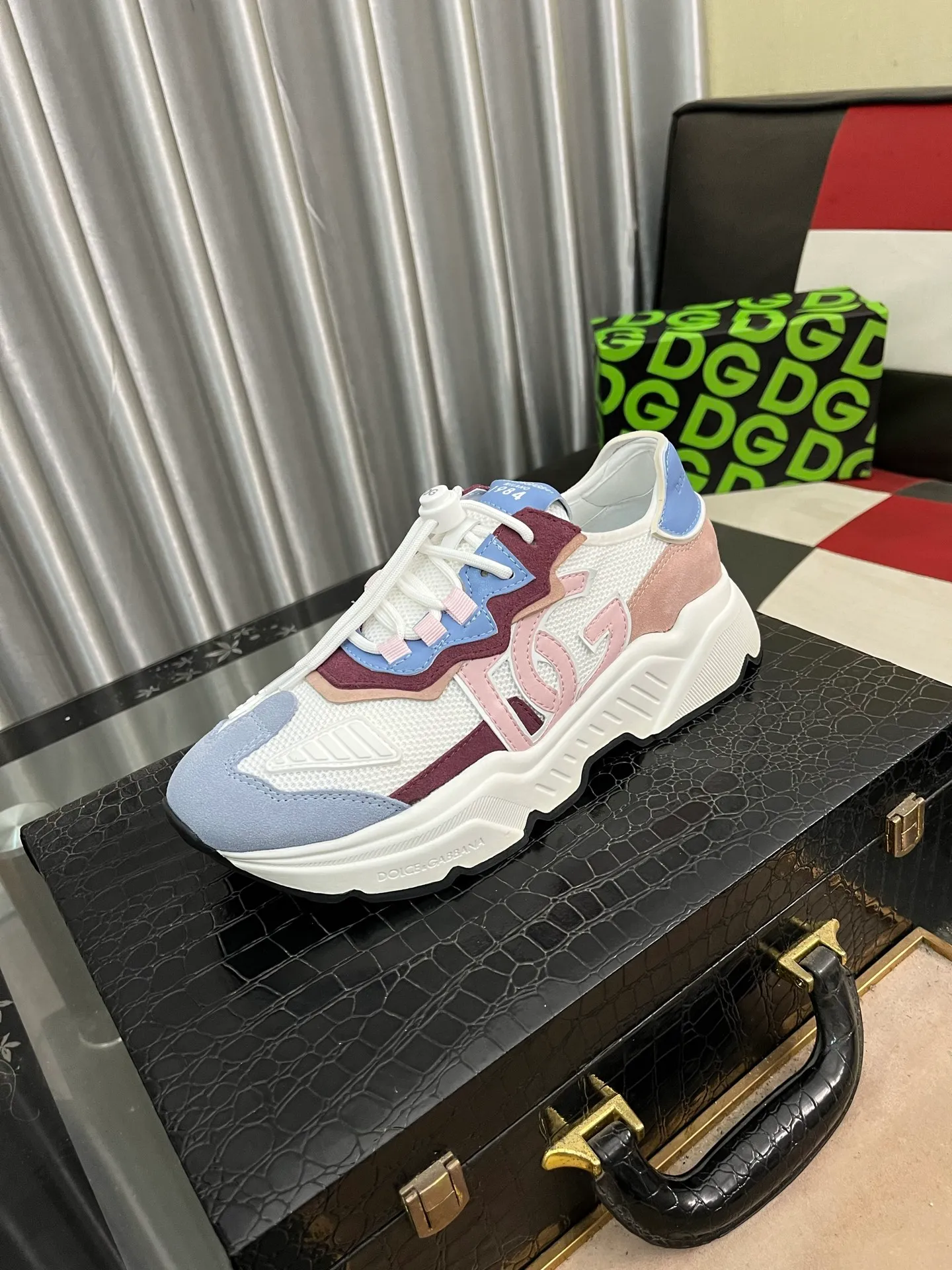 Men's shoes 💰480⌚️⌚️[DG] The latest official high-top casual, men's shoes original quality imported first-layer cowhide stitching ➕Yangli [Proud] In terms of materials and workmanship, it beats all versions on the market 💕The highest quality shipments. Real photos, imported fabrics highlight the unique charm of the brand 😘The shoelaces are also original custom-made 👻Classic lace-up shoes are very comfortable on the feet, size 35-46